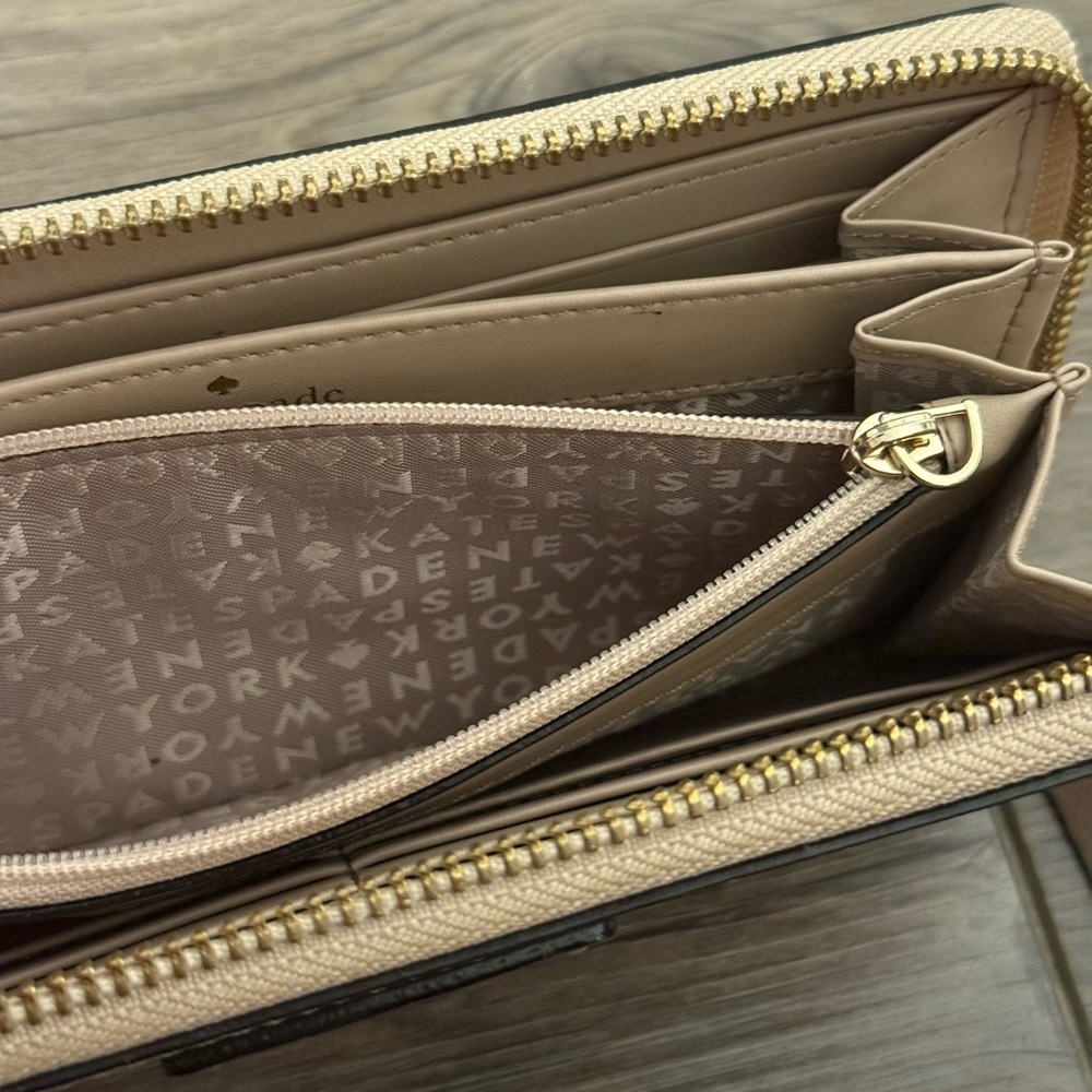 Kate Spade Wallet - Picture 8 of 8